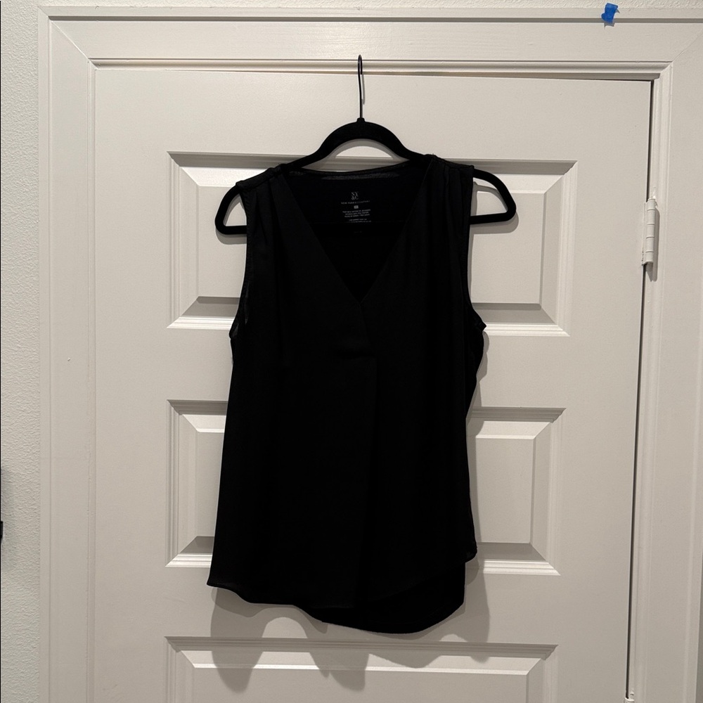 New York & Company Black V-Neck Sleeveless Blouse